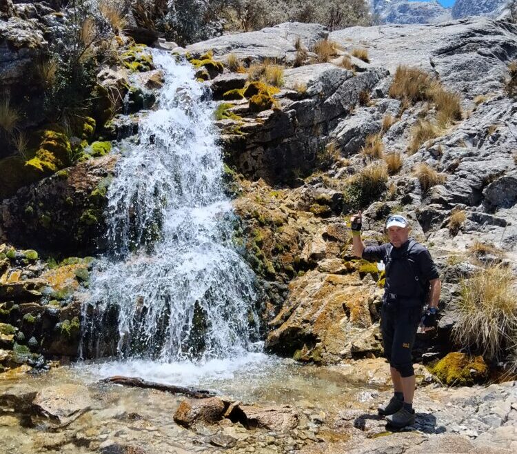 Manuel Ruiz completa en solitario la vuelta al Cañón del Colca, uno de los más profundos del mundo