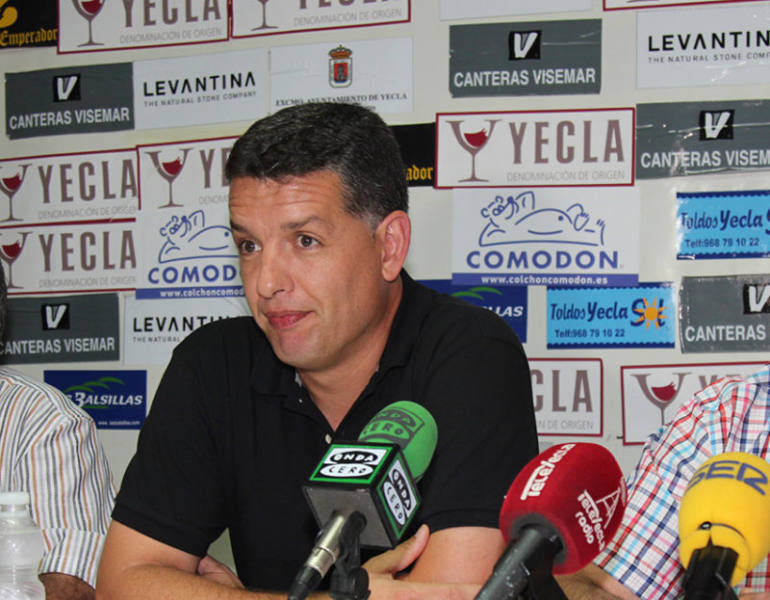 Alejandro Sandroni, entrenador del Yeclano