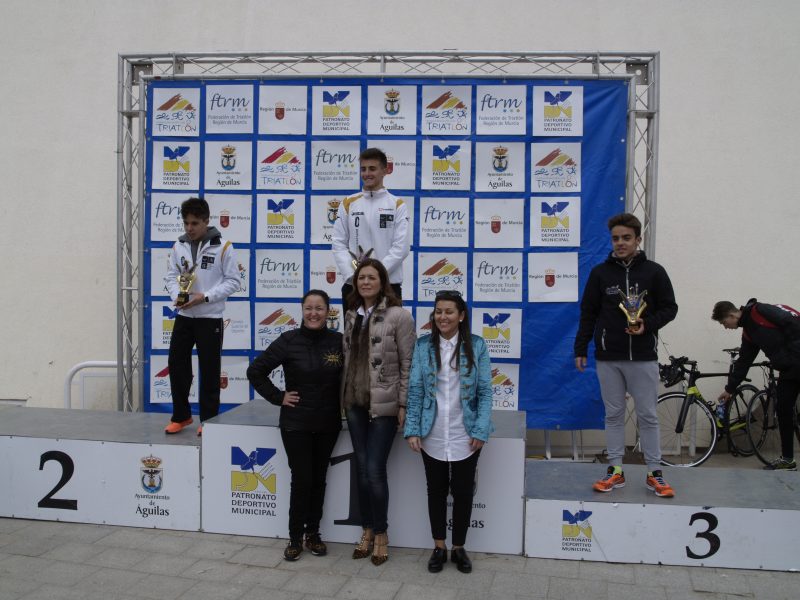 cadetes club triatlon arabi yecla