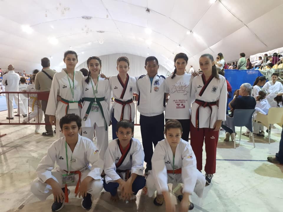 medallas de los taekwondo en valencia taekwondistas yeclanos