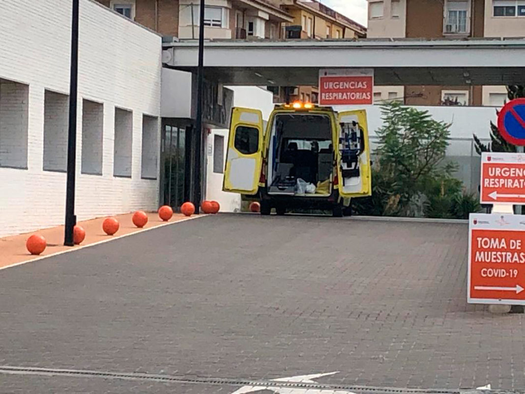 ambulancia hospital confinados segunda oleada incidencia de la pandemia