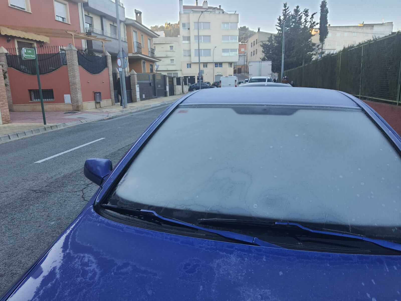 coche helado grados bajo cero