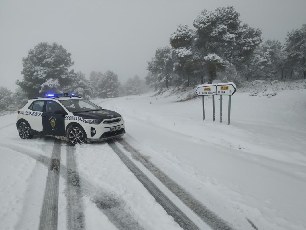 policía nieve temporal