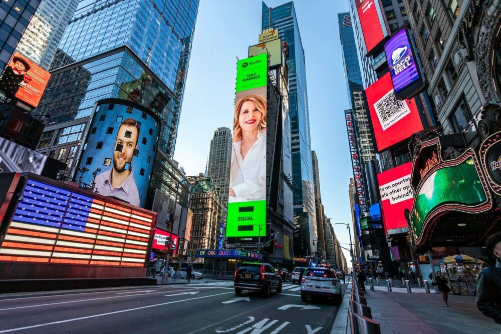 Sole Giménez en Times Square