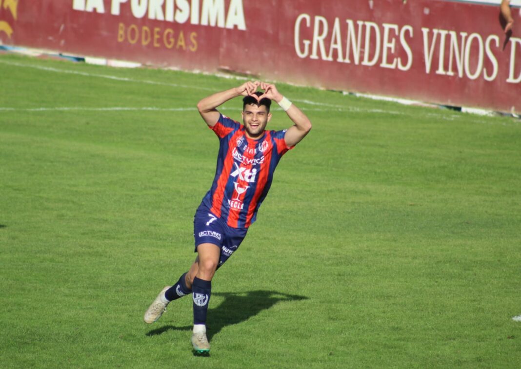 Tiko Iniesta gol del Yeclano Vélez