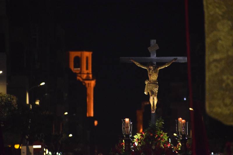 Los fieles de San José procesionan al Cristo de la Sangre y del Perdón