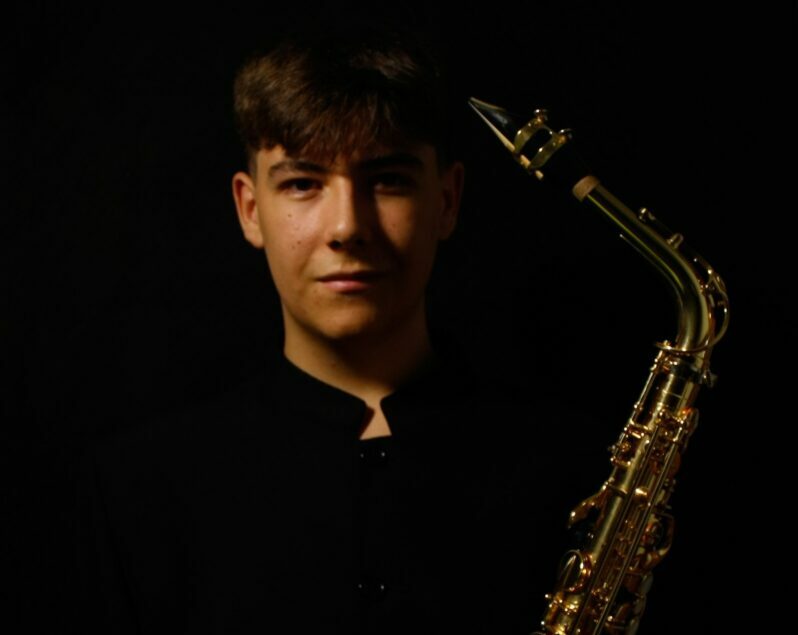 alejandro hernández saxofonista