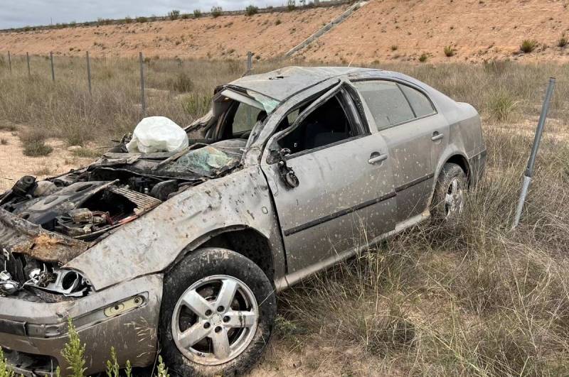 Un herido tras el vuelco de un turismo que iba a alta velocidad por la A-33