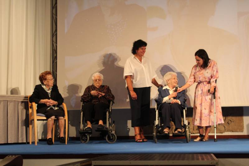 Yecla rinde homenaje a sus mayores centenarios en un emotivo acto