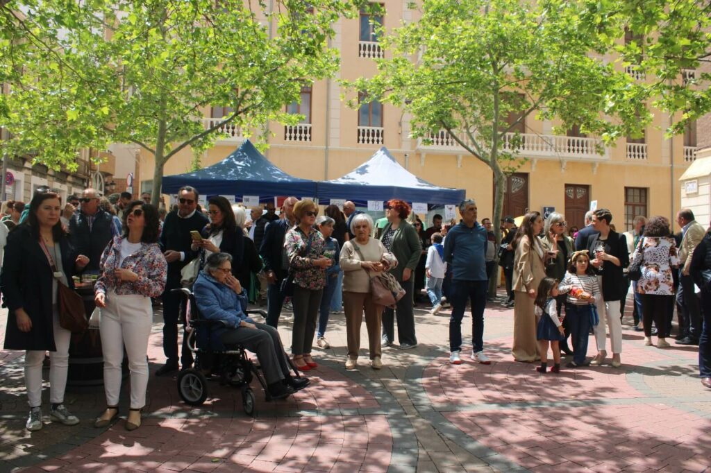 Brindis por el vino Denominación de Origen Yecla