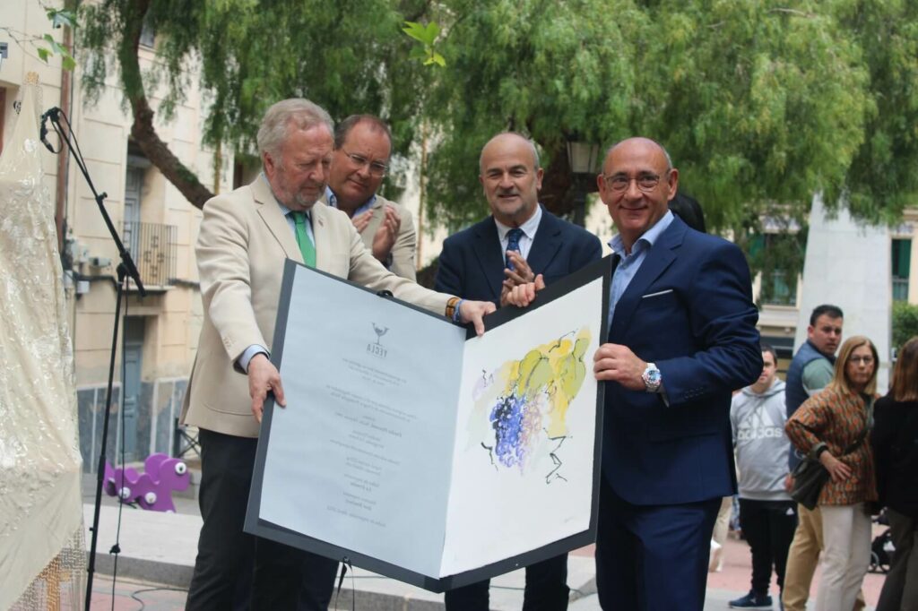 Brindis por el vino Denominación de Origen Yecla