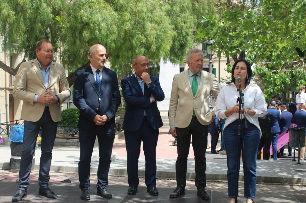 Brindis por el vino Denominación de Origen Yecla