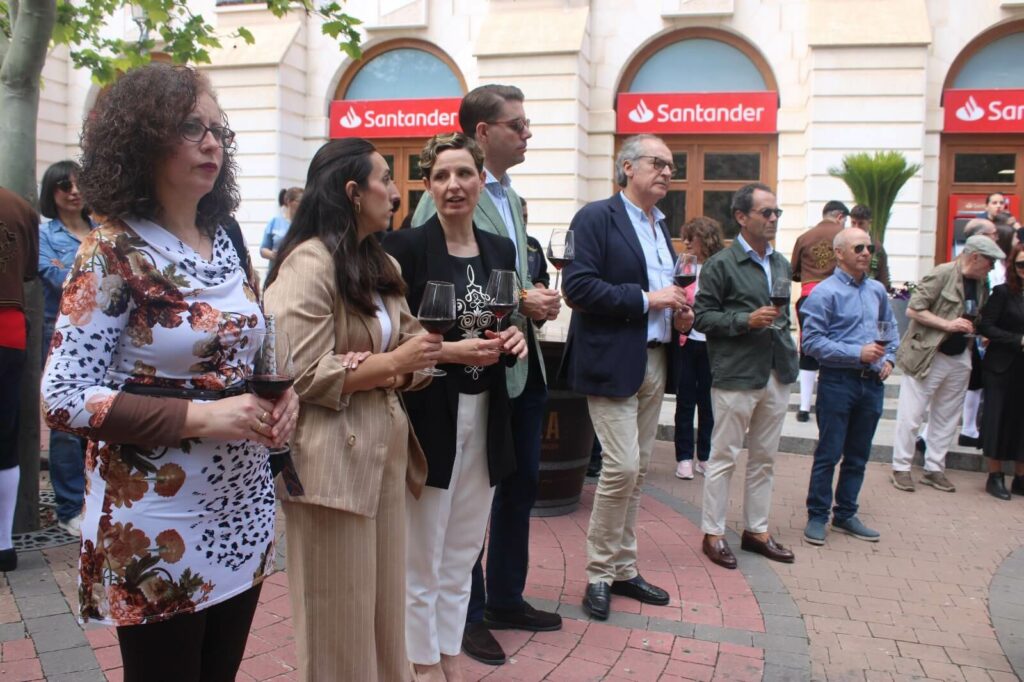 Brindis por el vino Denominación de Origen Yecla