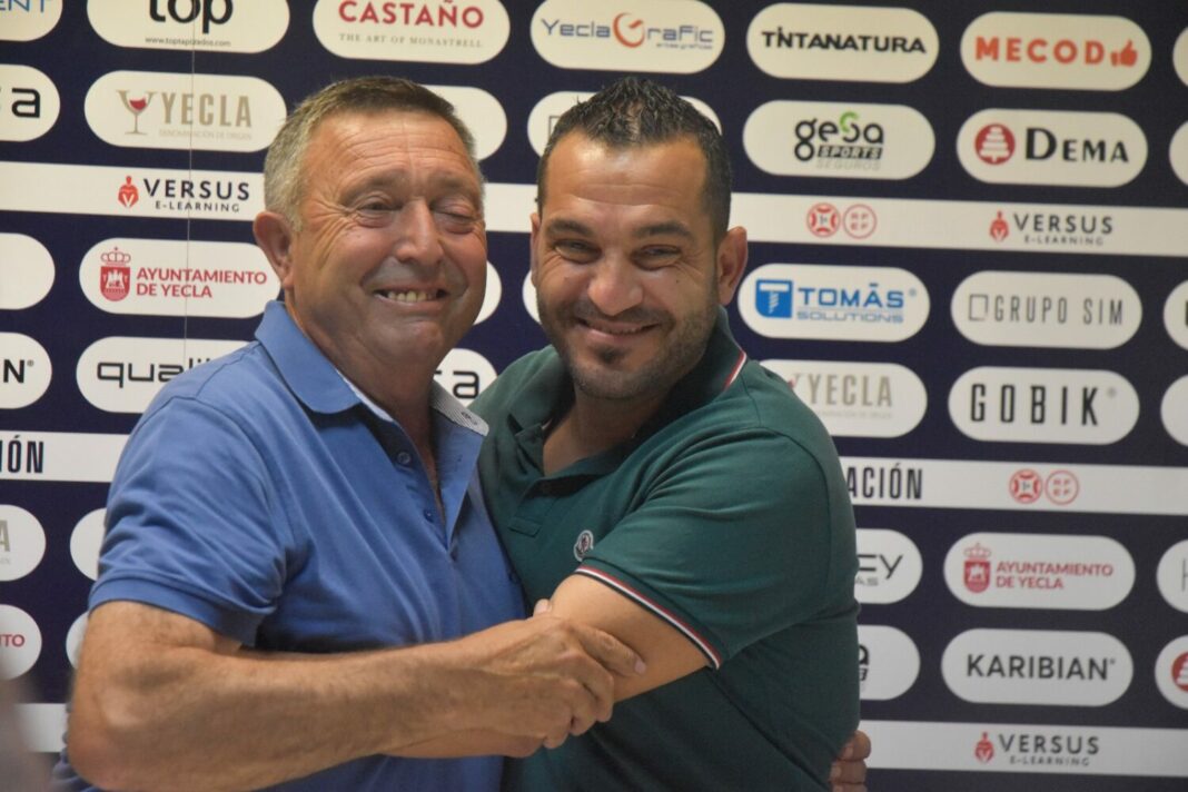 Adrián Hernández Yeclano Deportivo