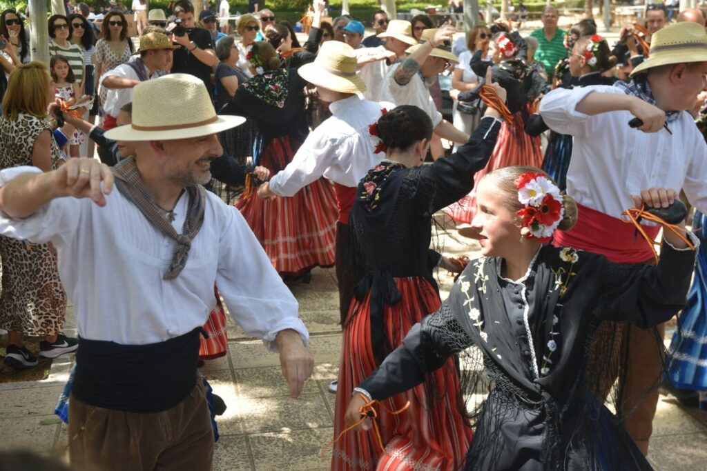Gachasmigas, danzas y solidaridad en el ‘Cespín’ con los Mayordomos