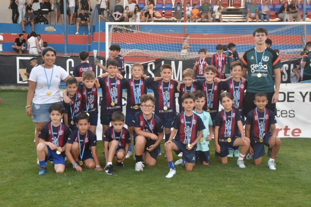 entrega de medallas escuelas municipales 