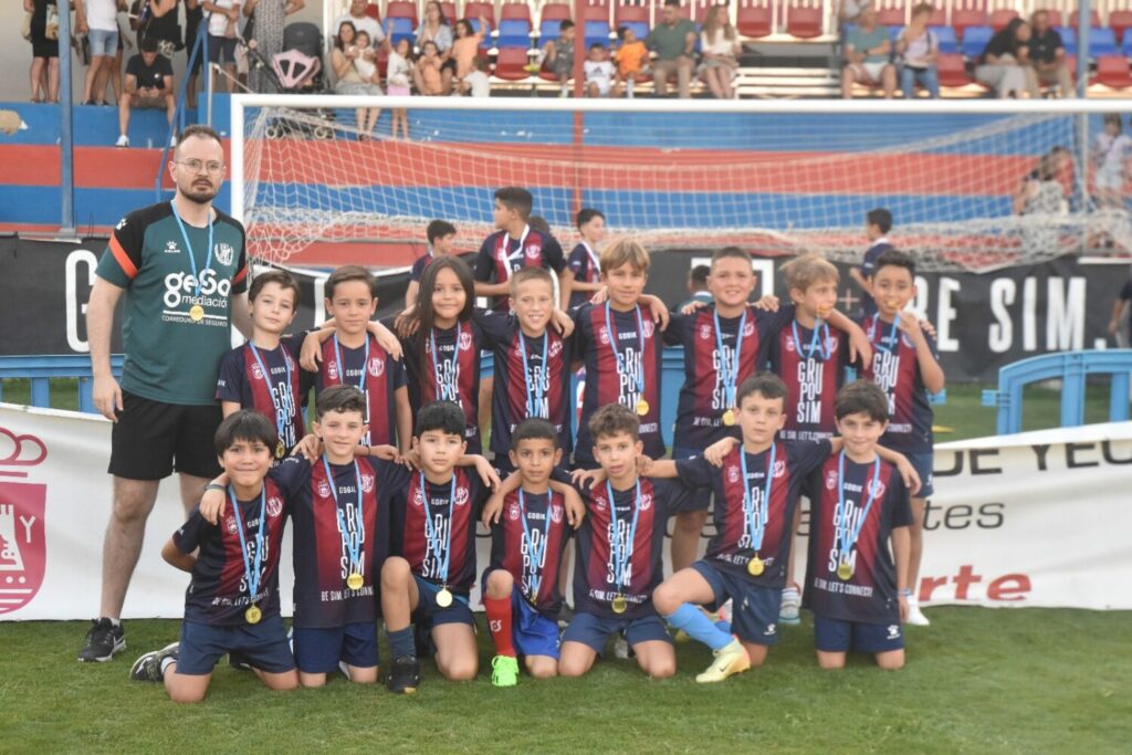 entrega de medallas escuelas municipales 