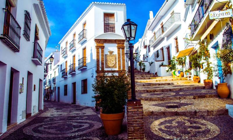 Málaga: del litoral a la Serranía