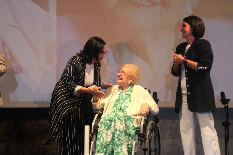 homenaje mujeres ancianas