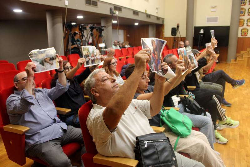 Tensión política y protestas por Palestina en el pleno