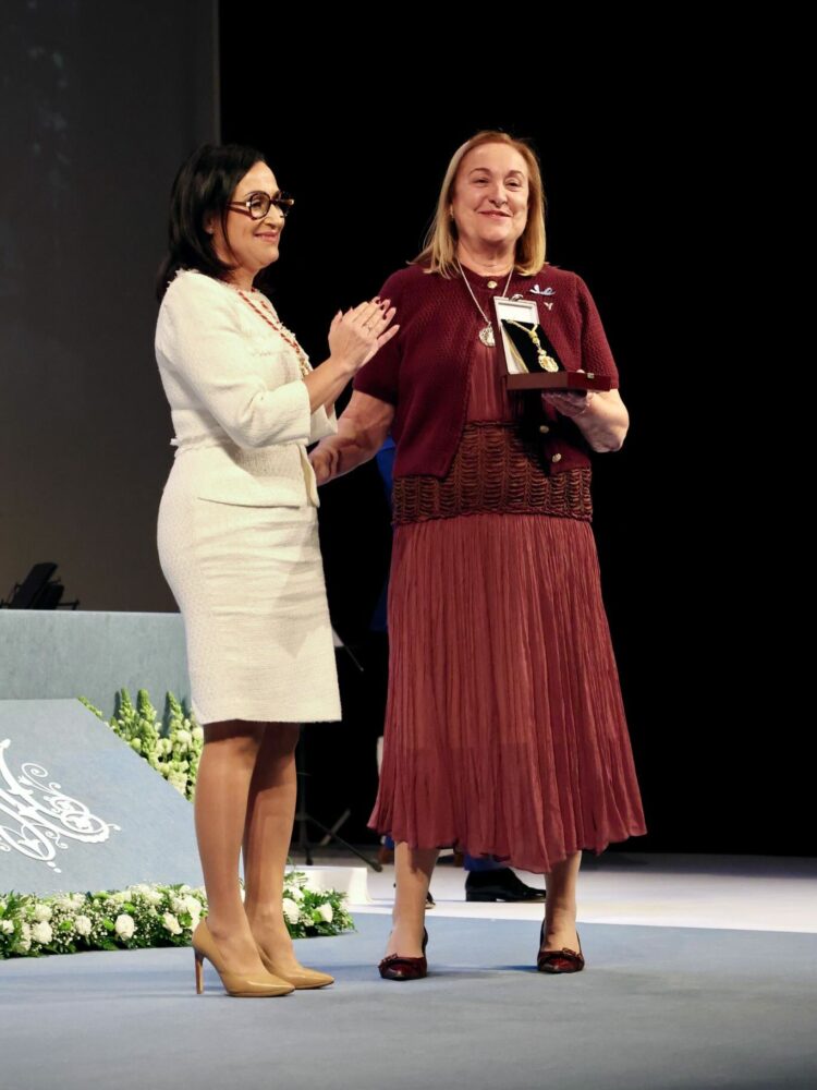 La Corte de Honor recibe la Medalla de Oro de Yecla