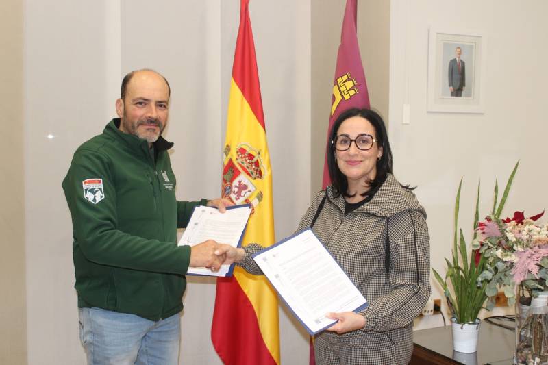 Acuerdo entre el Ayuntamiento y los cazadores para promover actividades deportivas