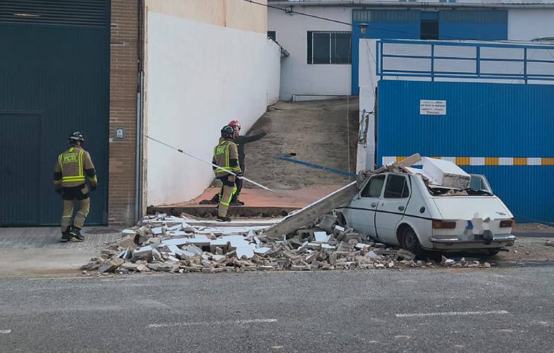 El viento provoca daños en Yecla con rachas que superan los 160 km/h