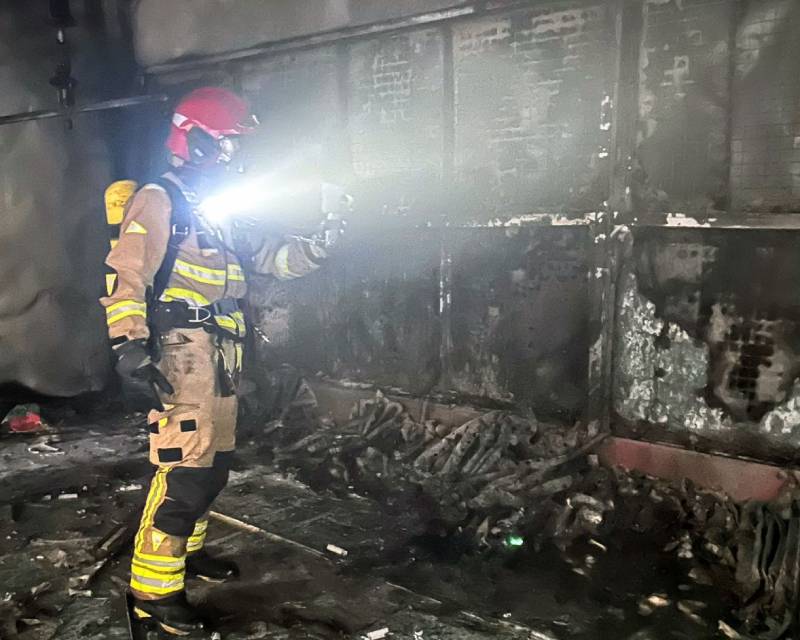 Tres heridos en el incendio de una nave de pinturas