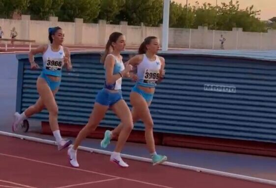 El Club Deportivo Yecla Atletismo cerró abril con marcas personales, una victoria de Inés Martínez y la participación de Eduardo Pérez en el Regional de 10K.