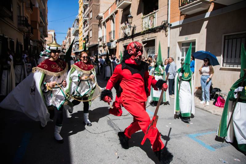 diablico Cierre colorido y cálido de la Semana Santa