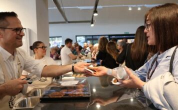el Mercado Central con una multitudinaria feria de la empanada
