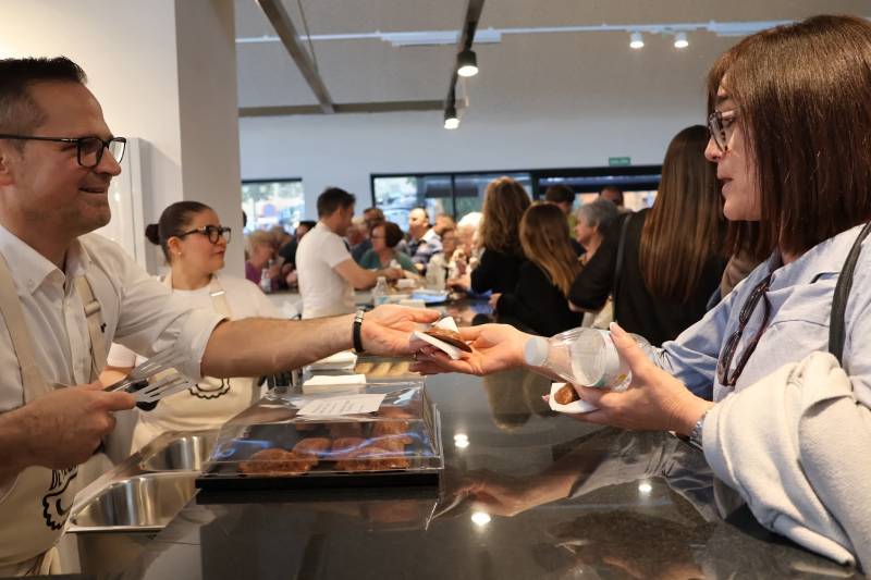 el Mercado Central con una multitudinaria feria de la empanada