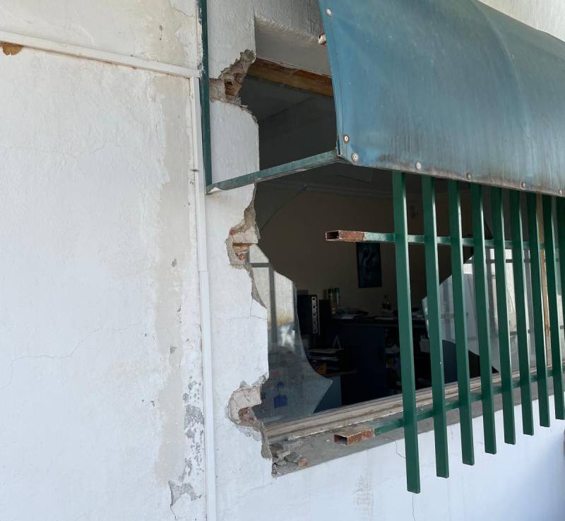 Asaltan de madrugada un almacén de bebidas situado en el casco urbano