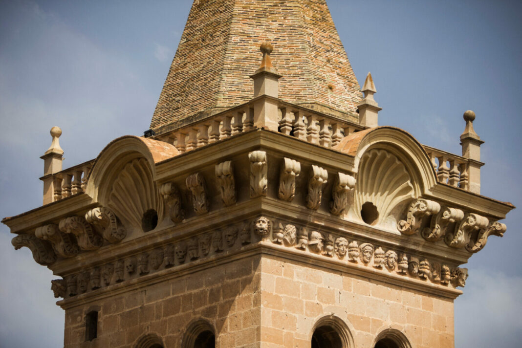 caras de la iglesia vieja de yecla