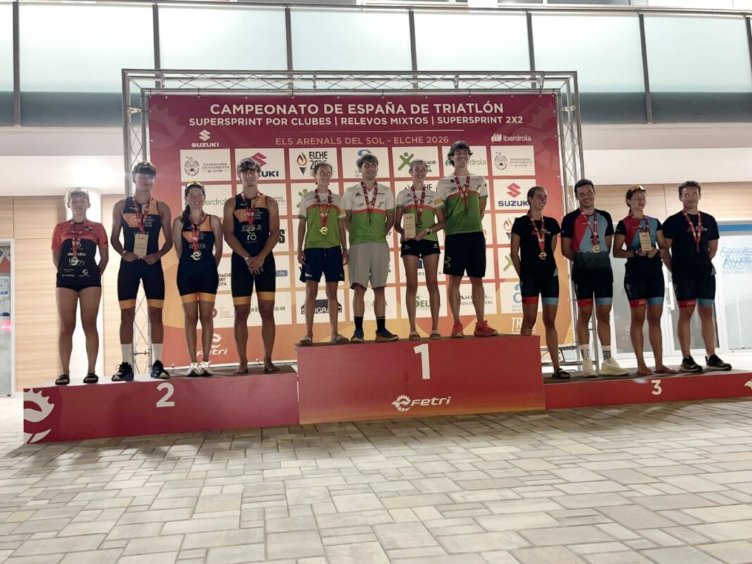 equipo mixto segundo en triatlón