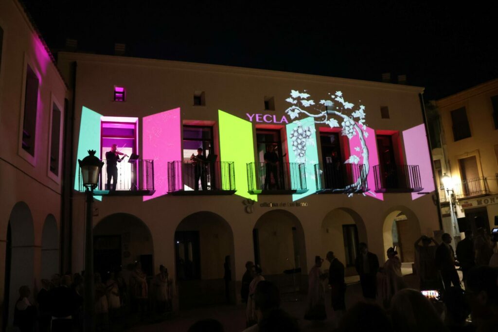 La Casa de los Arcos abre una ventana a dos mil a&ntilde;os de cultura del vino en Yecla