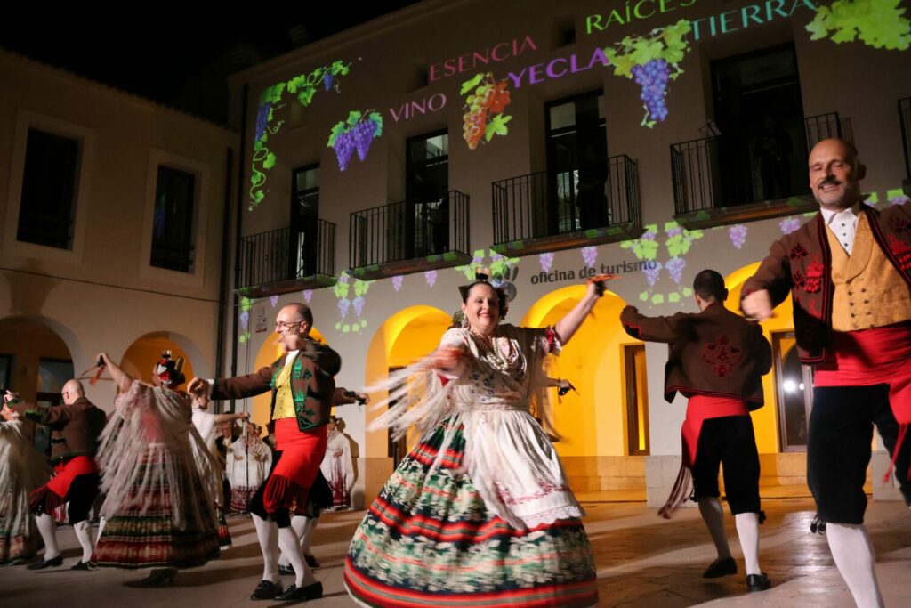 La Casa de los Arcos abre una ventana a dos mil a&ntilde;os de cultura del vino en Yecla