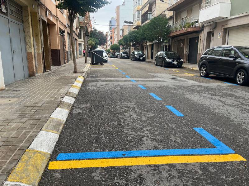 amplía la zona azul mientras el PSOE cuestiona la necesidad de las nuevas plazas